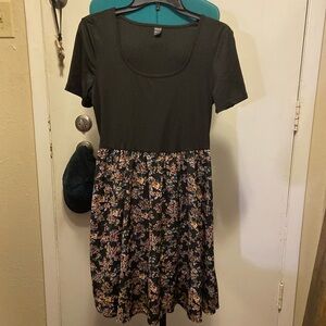 SHEIN Scooped neck knit top floral skirt Black Top shot sleeves Lg black floral